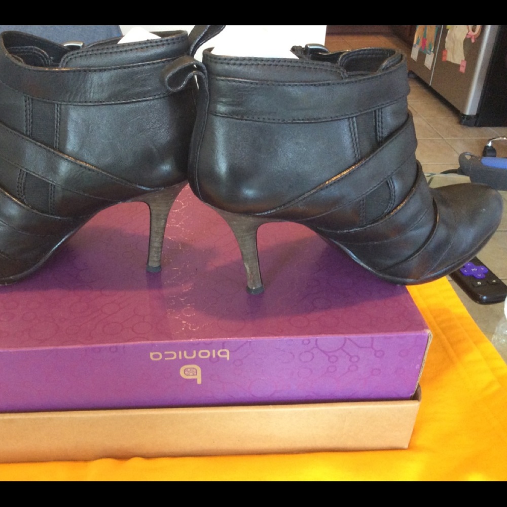 Coach Tessie Black Leather Heeled Booties Size 9B, Pre-owned - Picture 8 of 14
